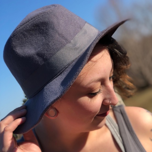 Gray Hat - Picture 3 of 4